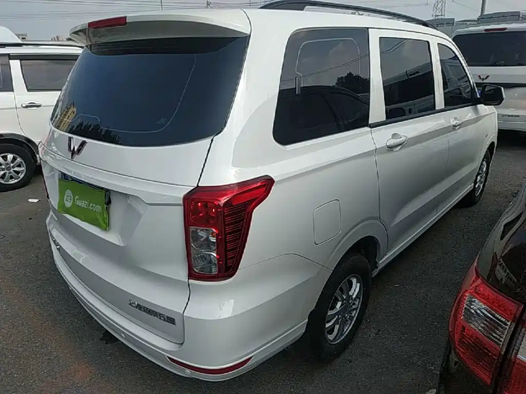 Wuling Hongguang Facelift 1.5 L S Standard Electric Assist LAR