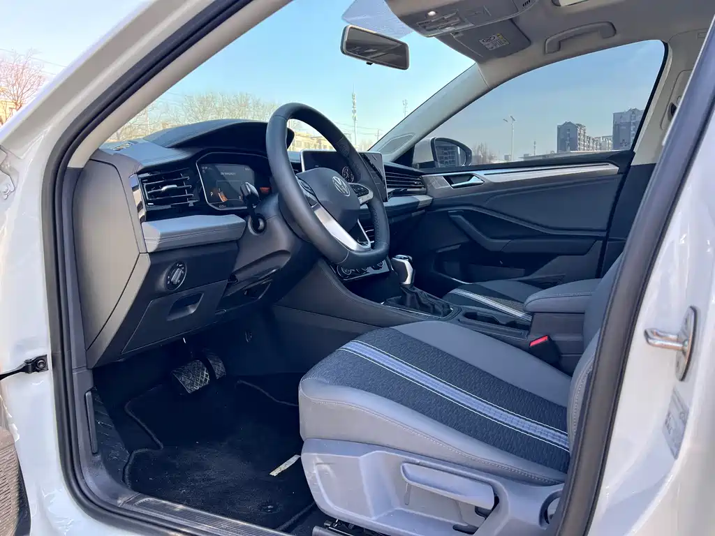 Sagitar 3000 10 K Selected 300 TSI DSG Fly Over