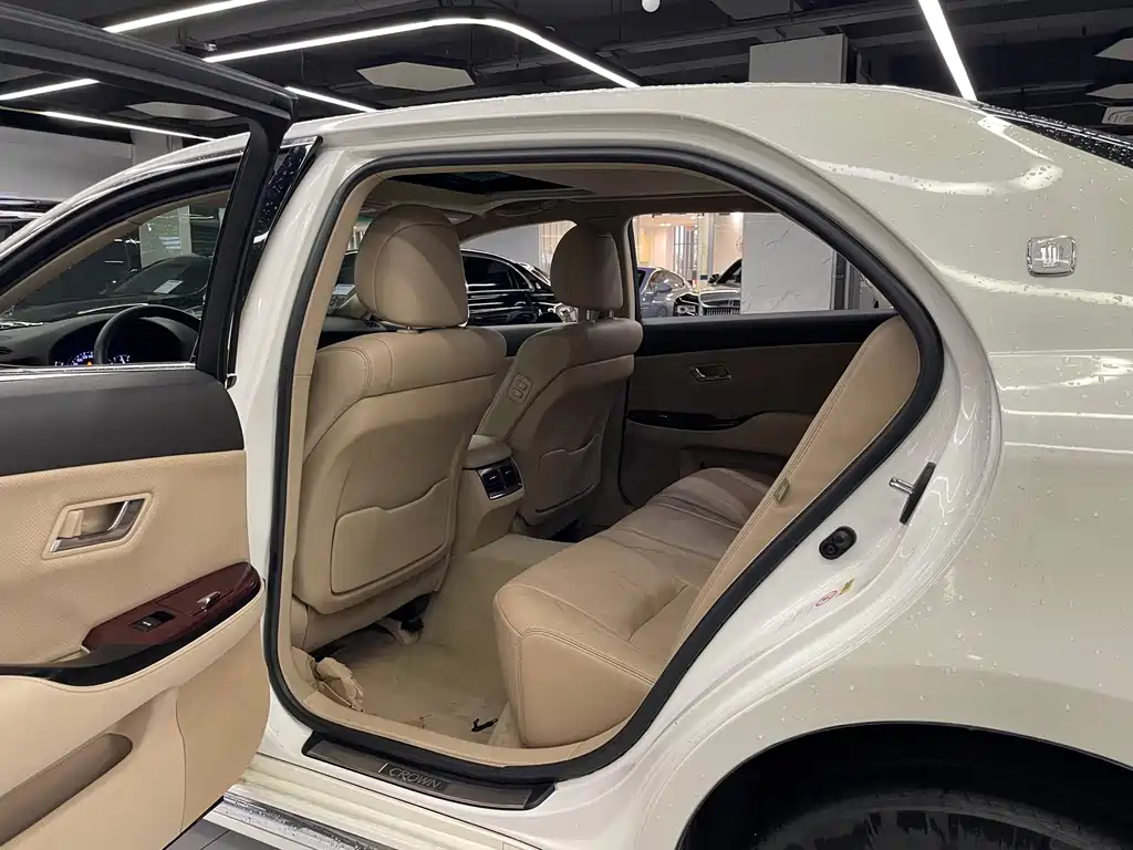 Crown 皇冠 2010款 3.0 L Royal 真皮版