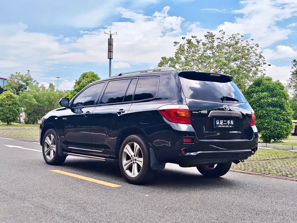 Highlander 2.7 L 2 WD 5-seat Sport