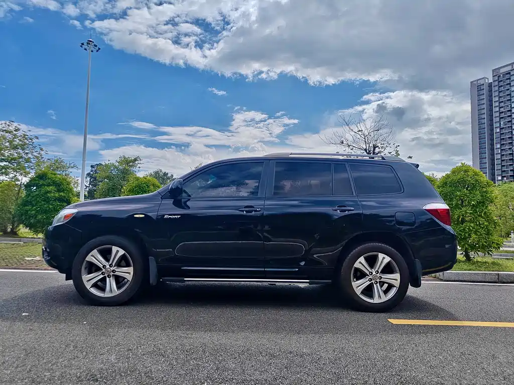 Highlander 2.7 L 2 WD 5-seat Sport