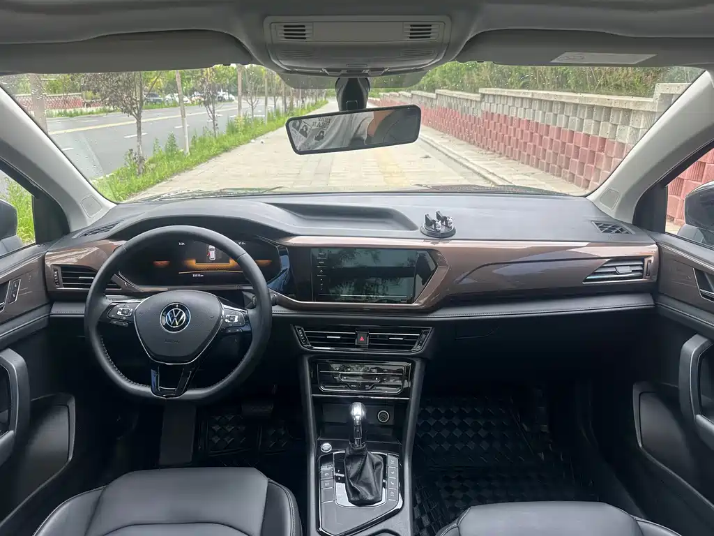 Tharu 280 TSI 2 WD Luxury