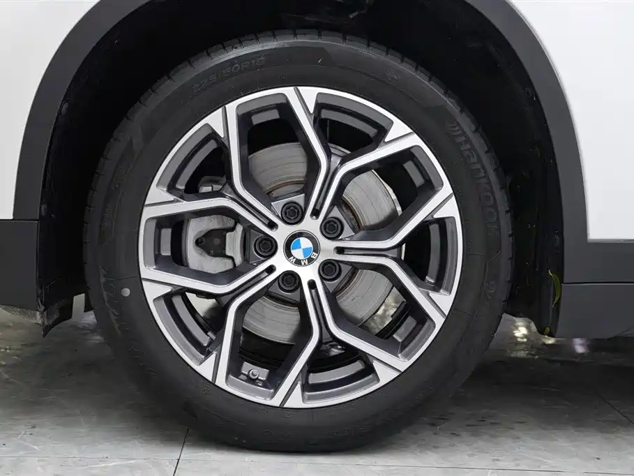BMW X1 sDrive25 Li Leading