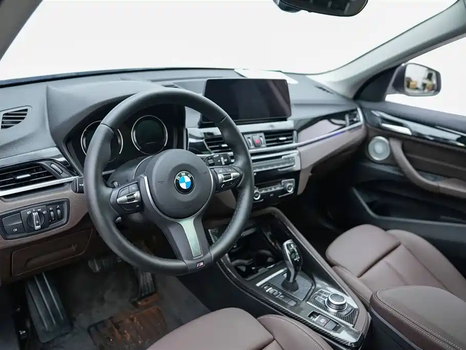 BMW X1 sDrive25 Li Leading