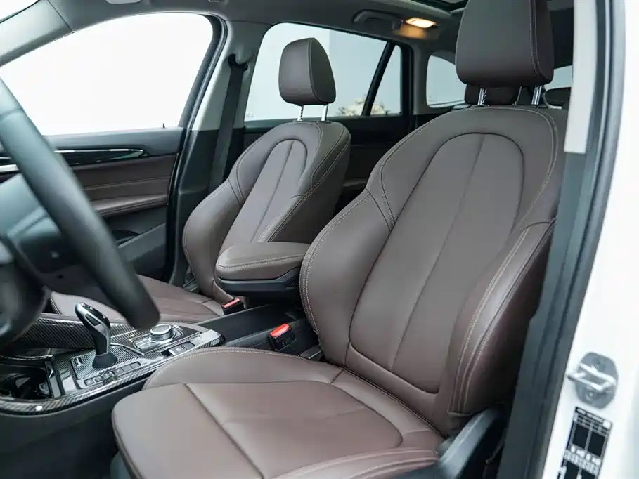 BMW X1 sDrive25 Li Leading