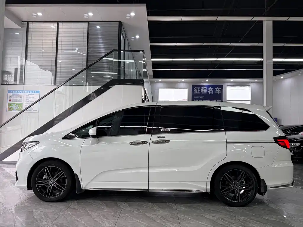 Odyssey 2.0 L e:HEV Sharp· Shine Enjoyment