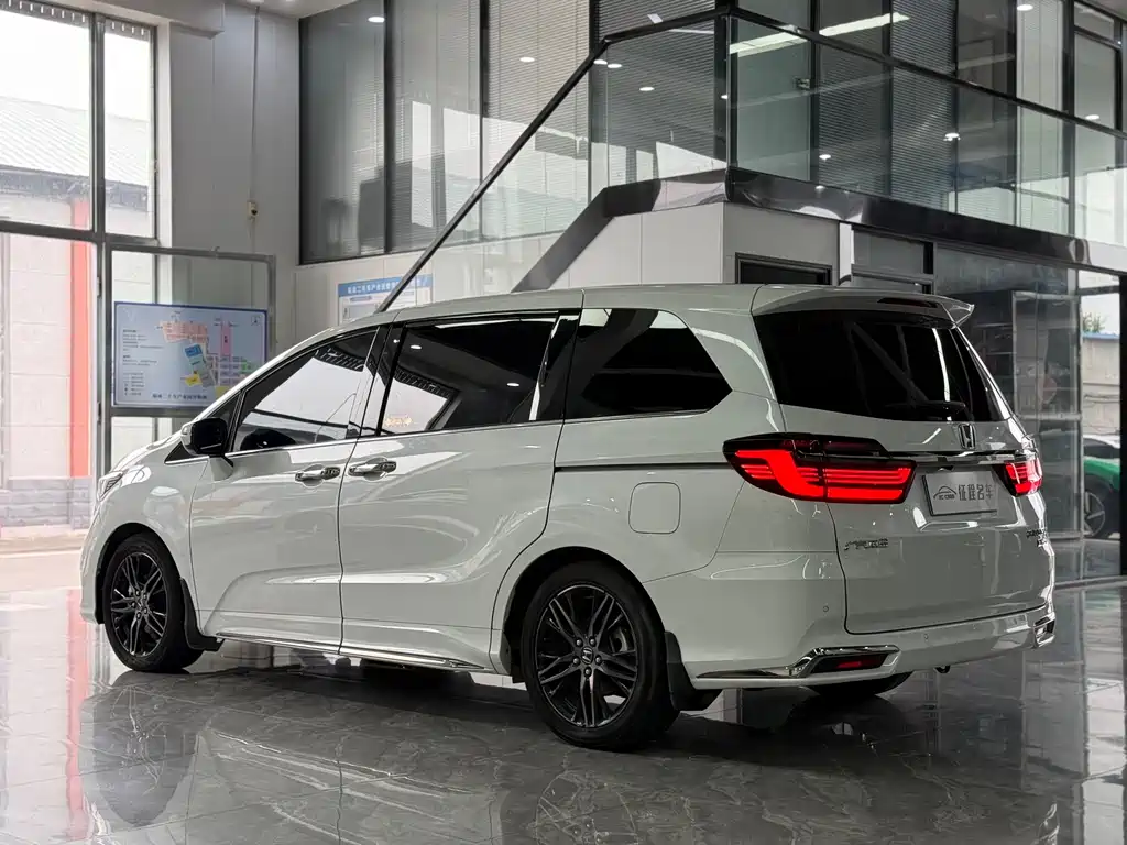 Odyssey 2.0 L e:HEV Sharp· Shine Enjoyment
