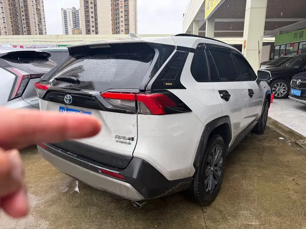 RAV4 Dual Engine 2.5 L E-CVT 4 WD Elite Plus