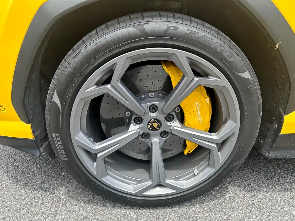 Urus 4.0 T V8