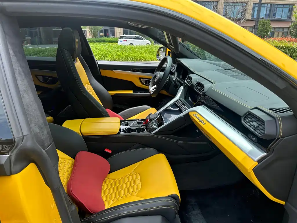 Urus 4.0 T V8