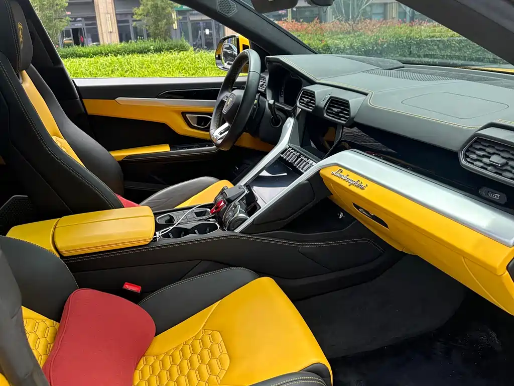 Urus 4.0 T V8