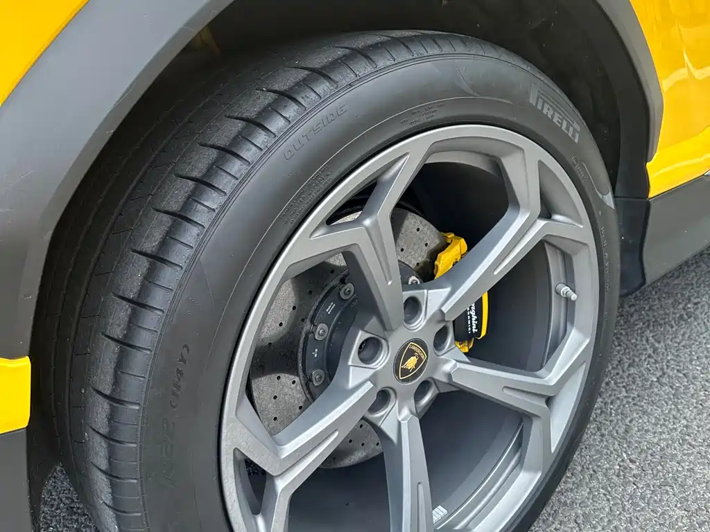 Urus 4.0 T V8