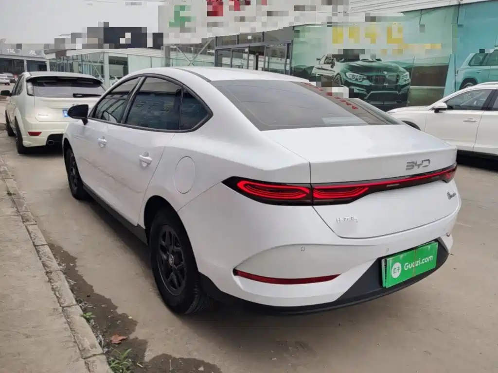Qin PLUS DM-i Smart Drive 55 KM Leading