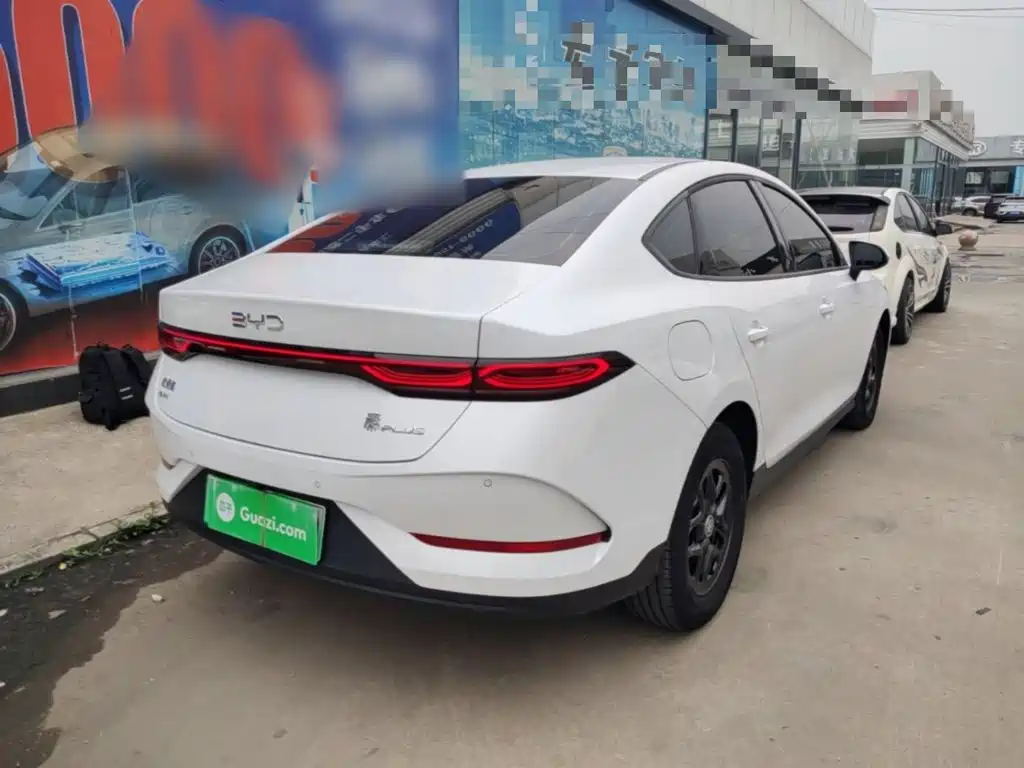 Qin PLUS DM-i Smart Drive 55 KM Leading