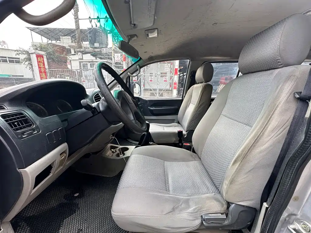 Lingzhi V3 1.5 L 7-seat Standard II