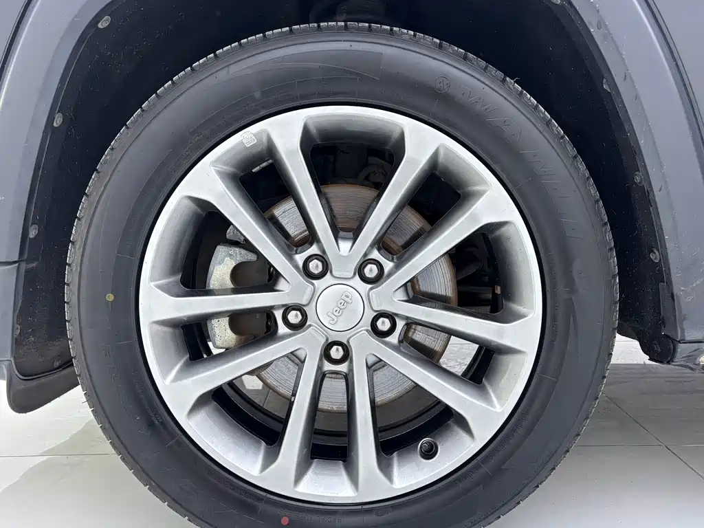 Grand Commander 2.0 T 4 WD Premium Enjoyment CN-V