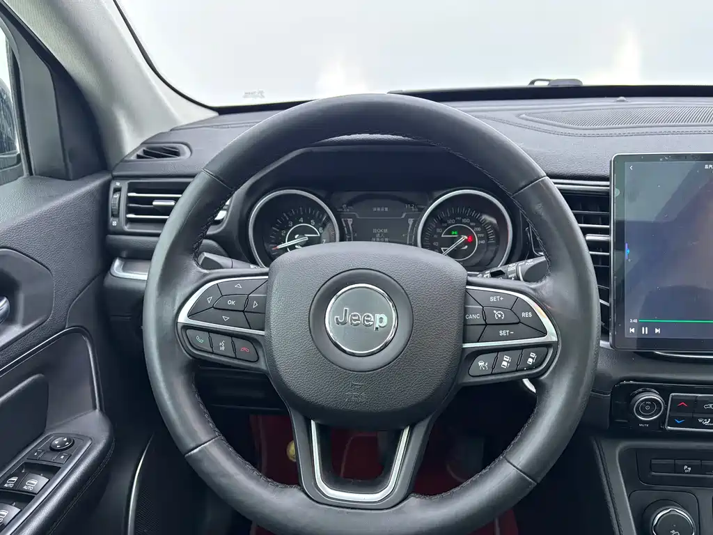Grand Commander 2.0 T 4 WD Premium Enjoyment CN-V