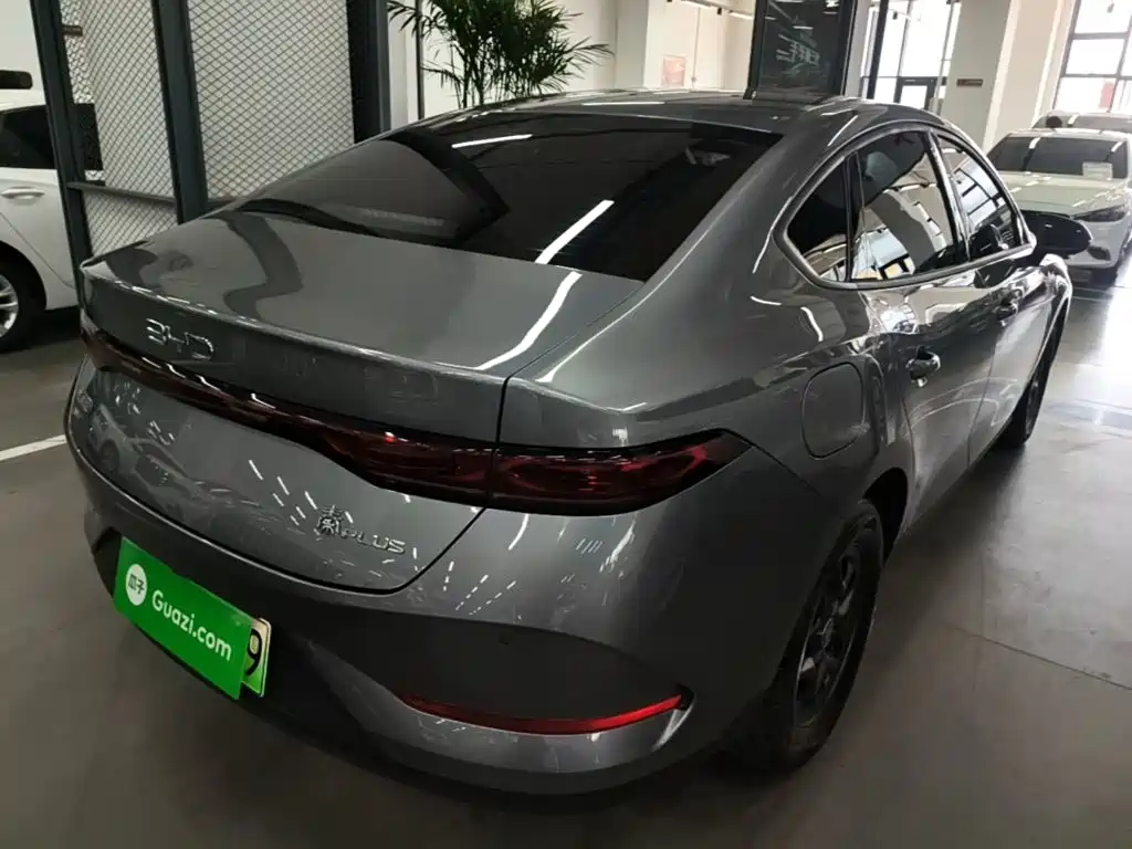 Qin PLUS DM-i Smart Drive 55 KM Leading