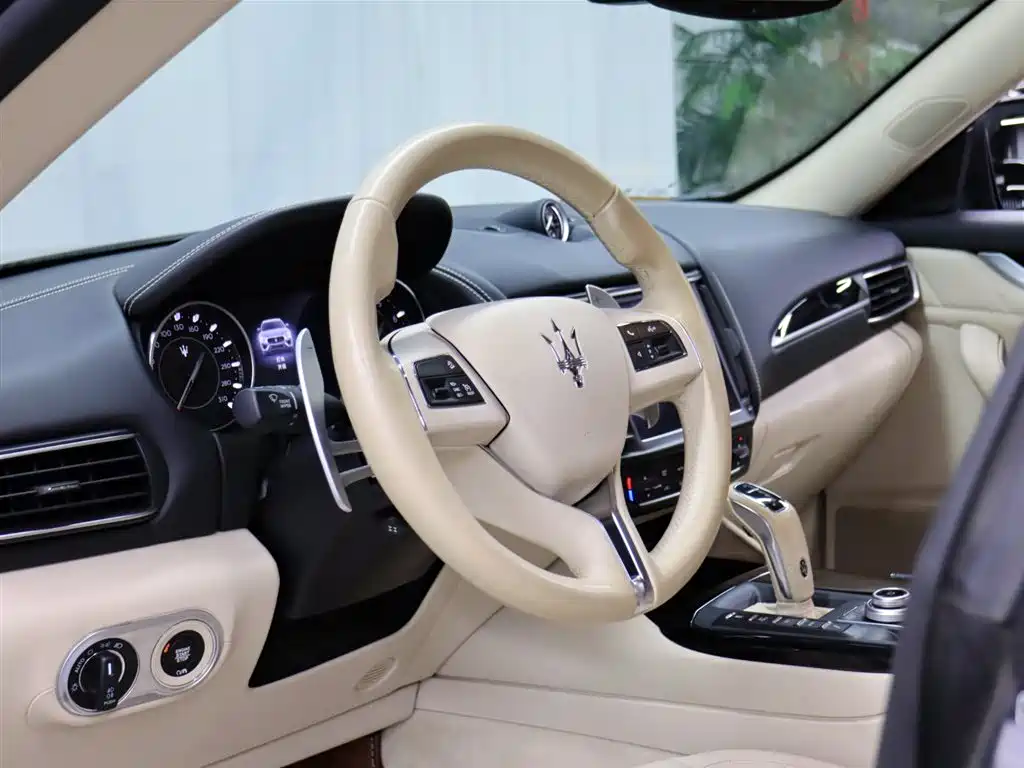 Levante 3.0 T Standard