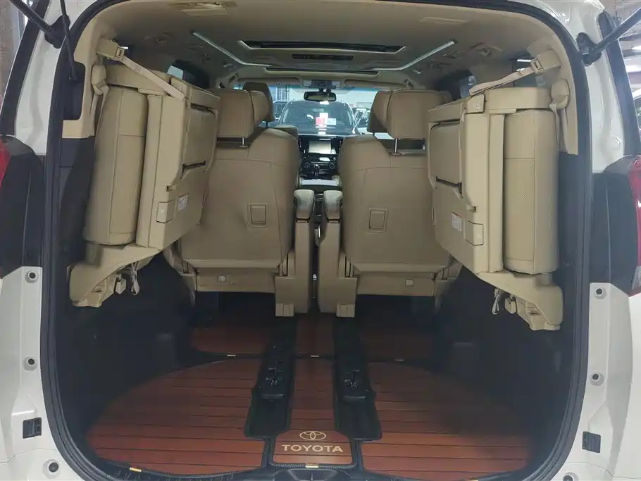 Alphard 3.5 L Distinguished