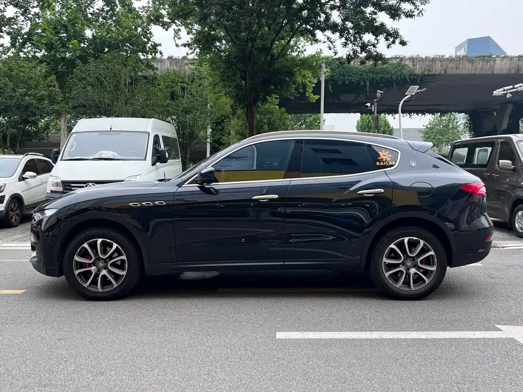 Levante 3.0 T Standard