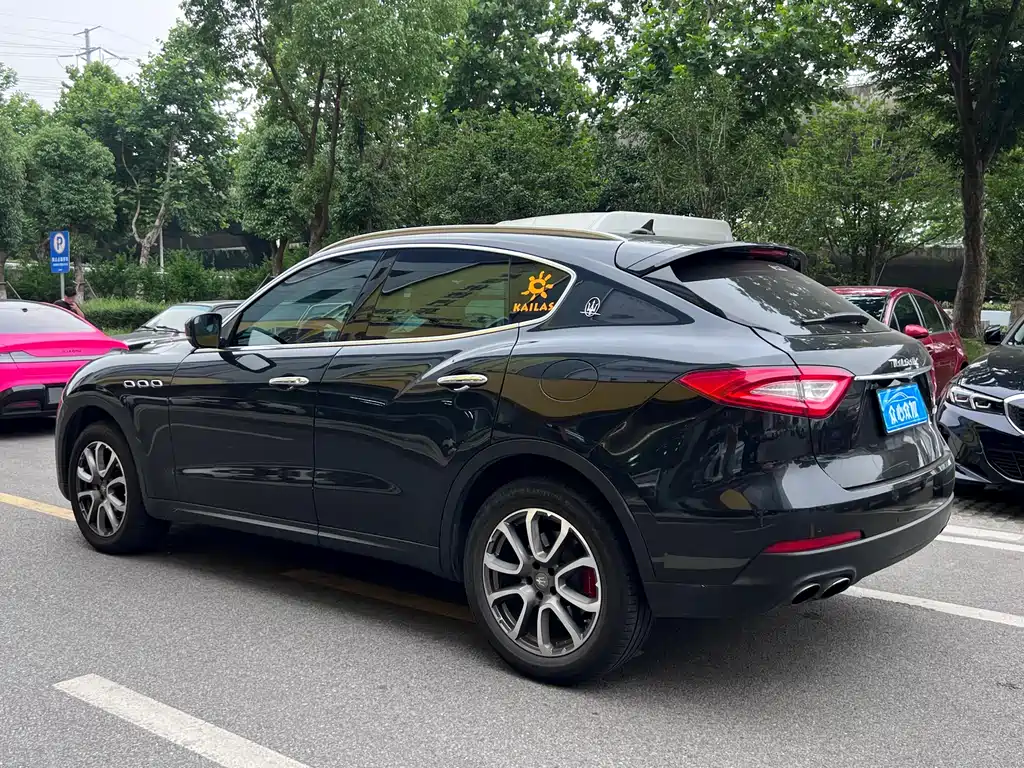 Levante 3.0 T Standard