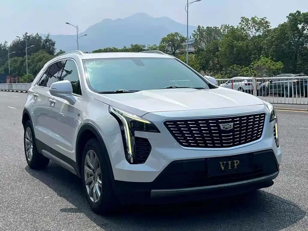 Cadillac XT4 Facelift 28 T 2 WD Leading