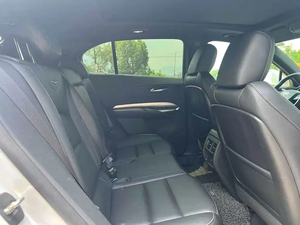 Cadillac XT4 Facelift 28 T 2 WD Leading