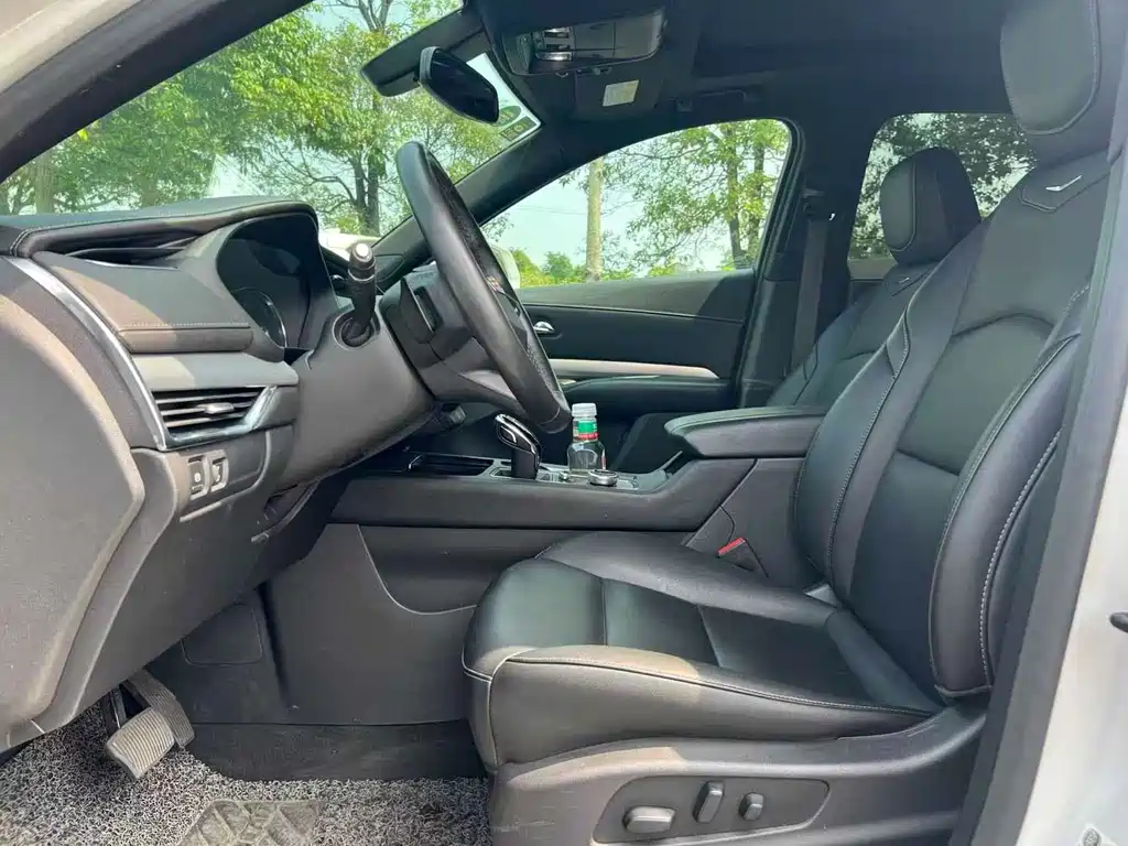 Cadillac XT4 Facelift 28 T 2 WD Leading