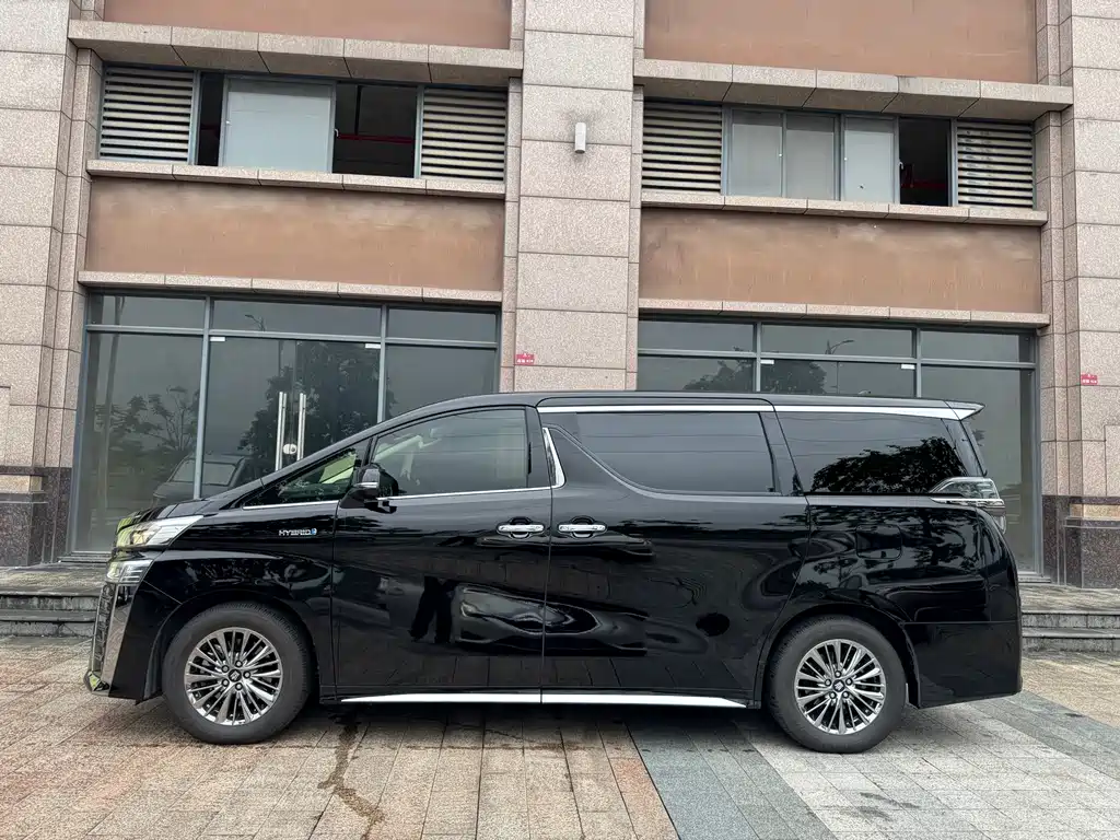 Vellfire Crown Dual Engine 2.5 L HV Supreme