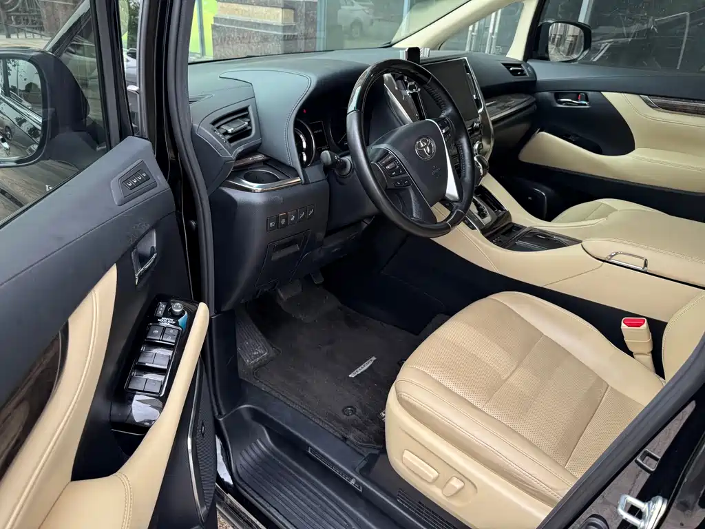 Vellfire Crown Dual Engine 2.5 L HV Supreme
