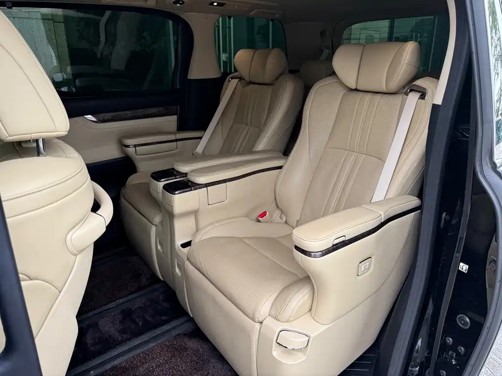 Vellfire Crown Dual Engine 2.5 L HV Supreme