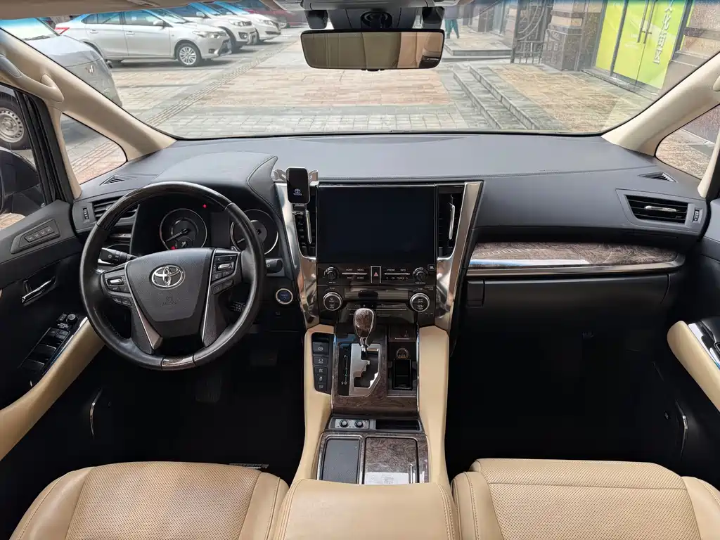Vellfire Crown Dual Engine 2.5 L HV Supreme