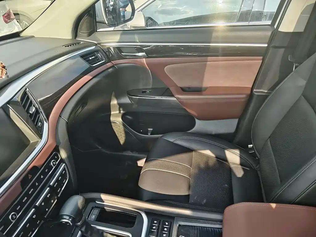 GAC Trumpchi GS8 320 T 2 WD Luxury Connected (7-seat)