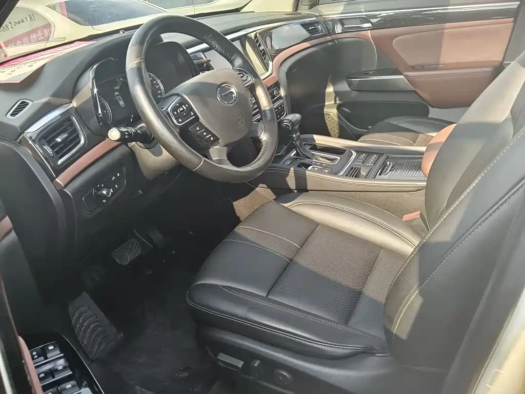 GAC Trumpchi GS8 320 T 2 WD Luxury Connected (7-seat)