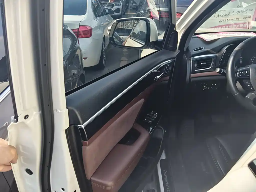 GAC Trumpchi GS8 320 T 2 WD Luxury Connected (7-seat)