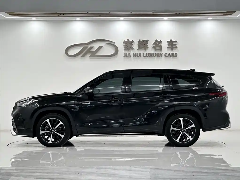 Crown Kluger 皇冠陆放 2024款 2.5 L HEV两驱豪华版