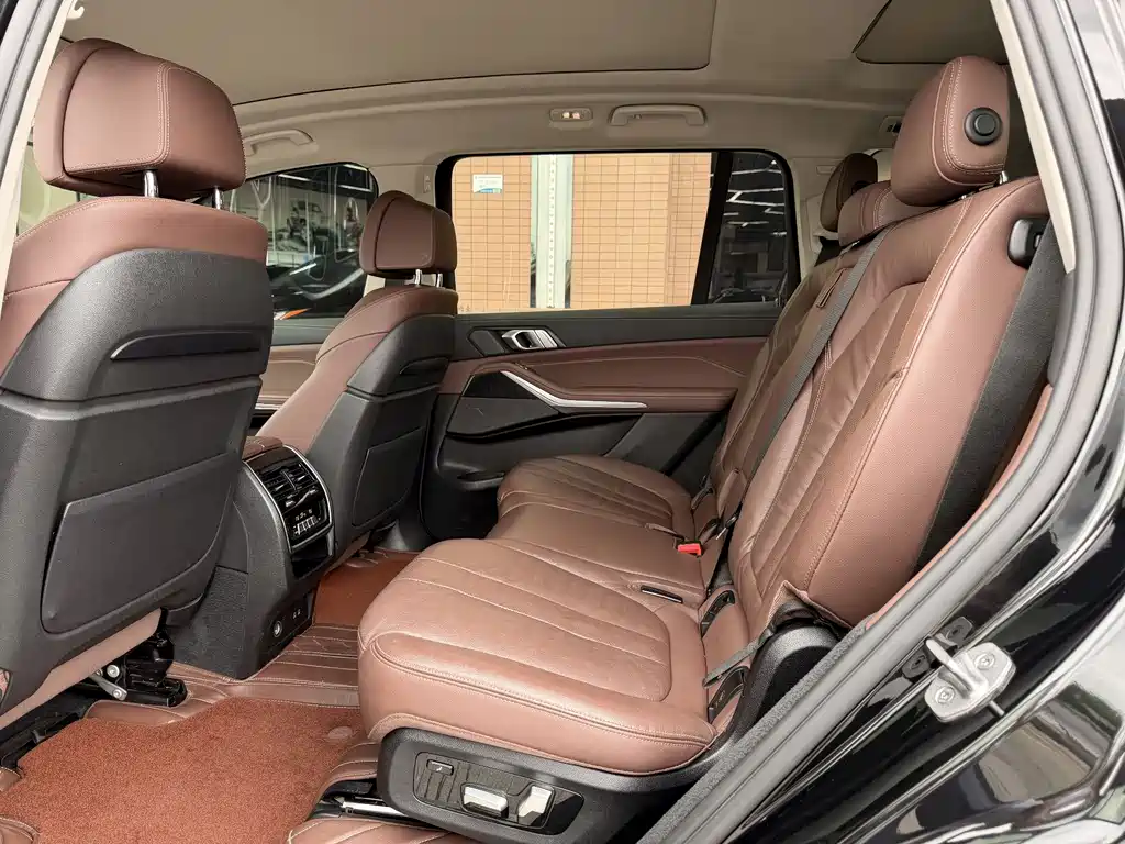 BMW X7 xDrive40 i Leading Luxury Package