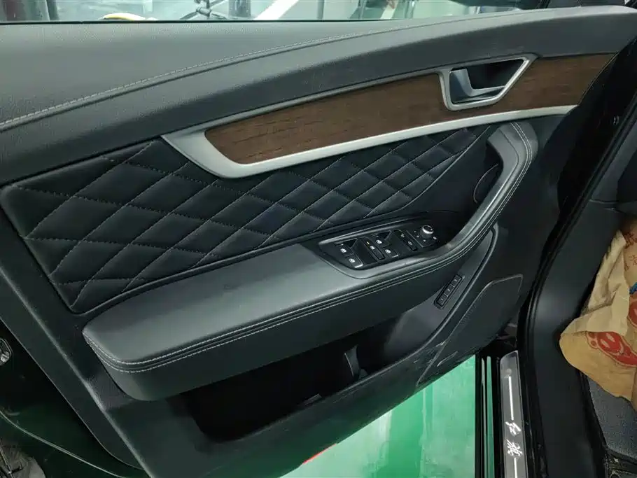 Hongqi HS7 红旗HS7 2022款 2.0 T DCT两驱智联旗畅版 五座