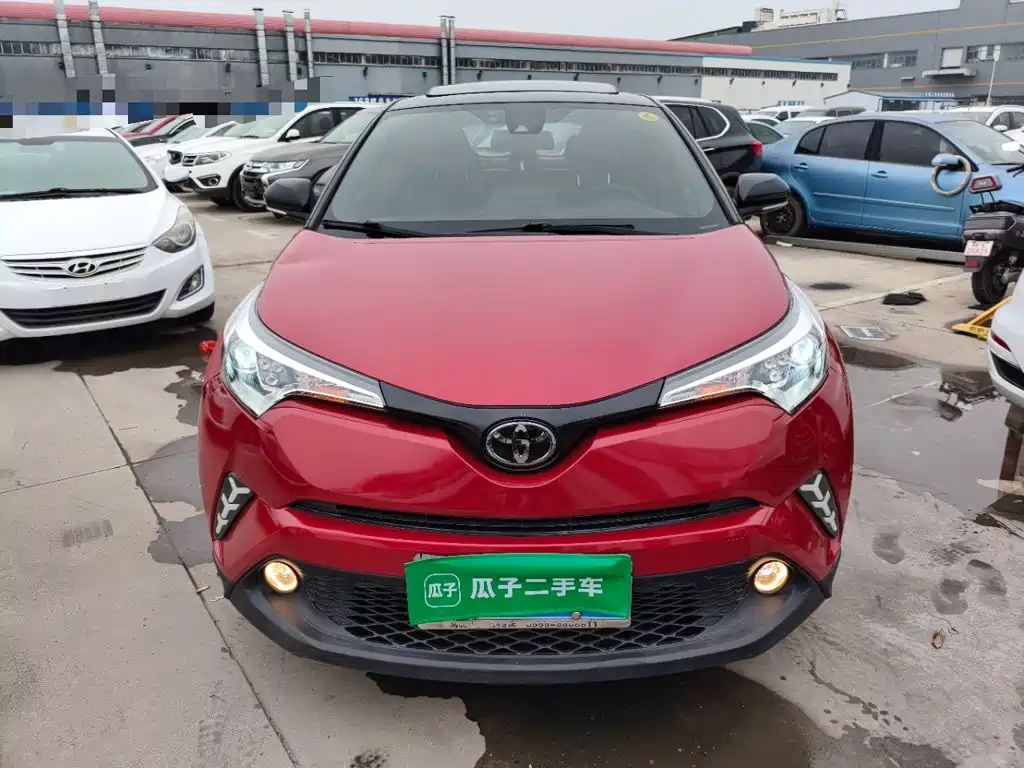 Toyota C-HR 2.0 L Leading