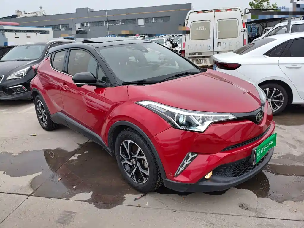 Toyota C-HR 2.0 L Leading