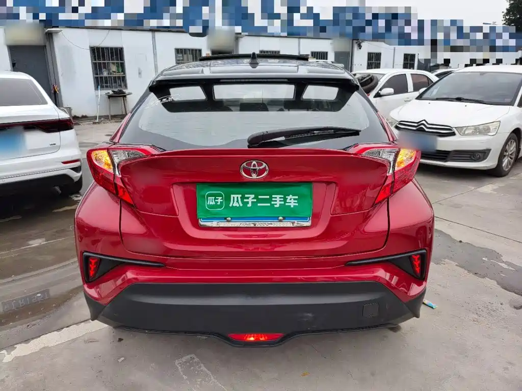 Toyota C-HR 2.0 L Leading