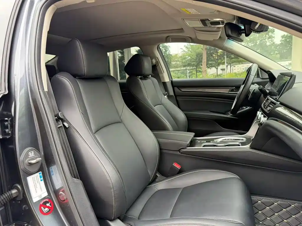 Accord Sharp· Hybrid 2.0 L Phantom Night · Sharp Smart