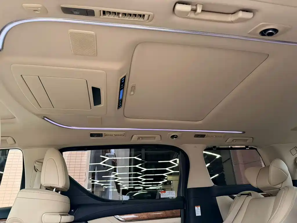 Alphard 3.5 L Distinguished
