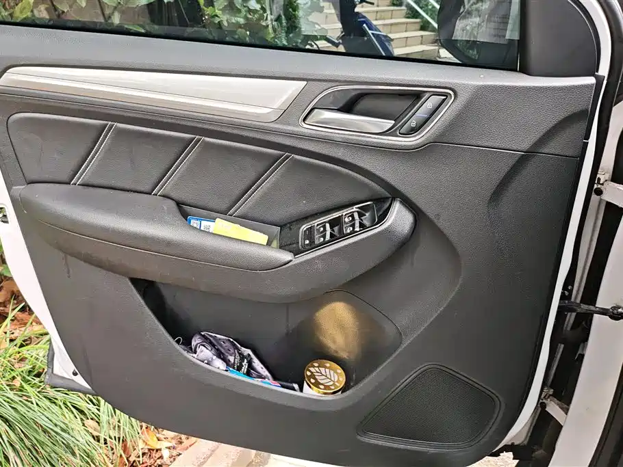Roewe RX5 NEV eRX5 50 T Hybrid Connected Honor Supreme Flagship