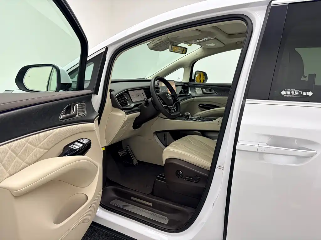 Denza D9 DM-i Smart Drive 1020 4 WD Honored