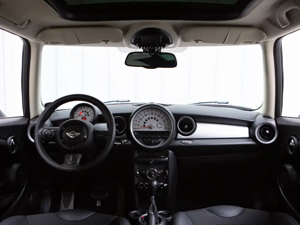 MINI 1.6 L COOPER Fun