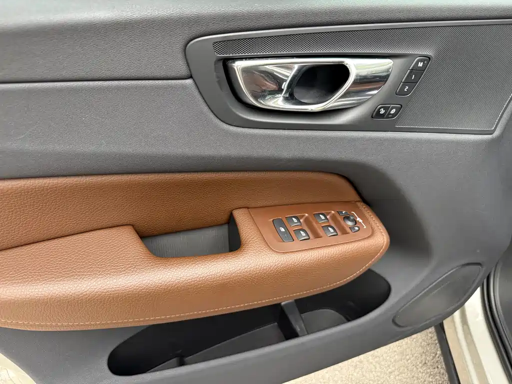Volvo XC60 T5 4 WD Smart Ease CN-V