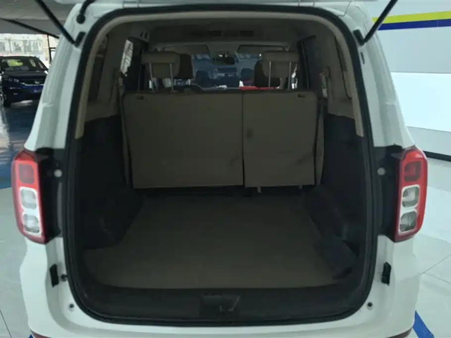 Wuling Hongguang Facelift 1.5 L S Comfort Electric Assist LAR