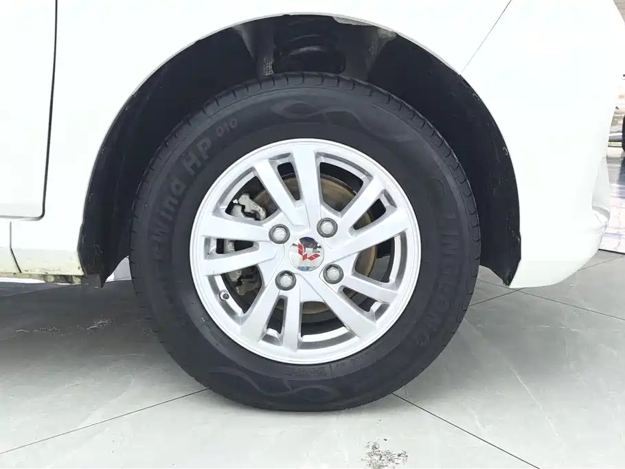 Wuling Hongguang Facelift 1.5 L S Comfort Electric Assist LAR